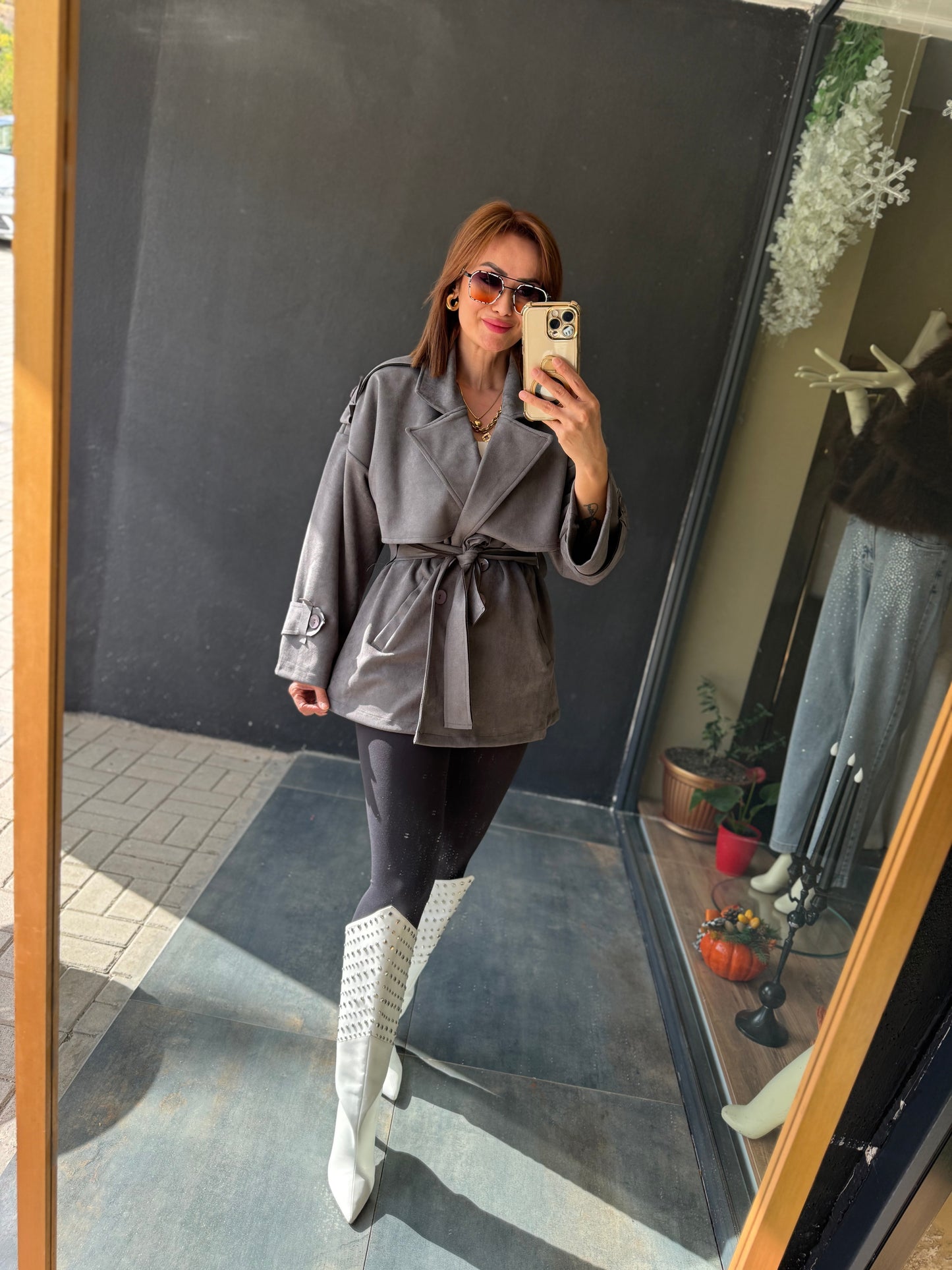 Table Gri Trenchcoat