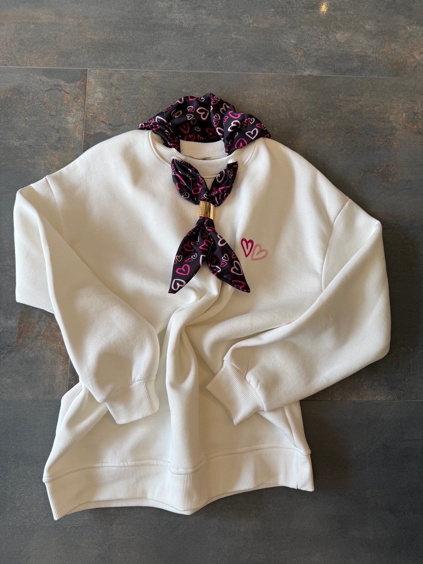 Boho Beyaz Aksesuar Detaylı Sweat