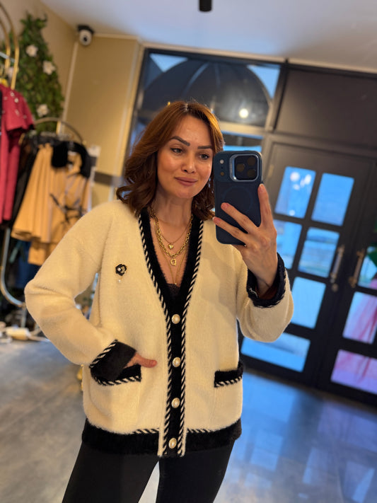 Estas Beyaz & Siyah Kaşmir Hırka