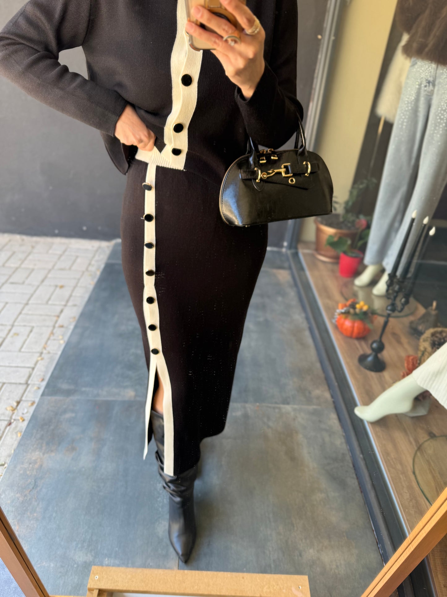 Tria Siyah Düğmeli Etek & Hırka Takım