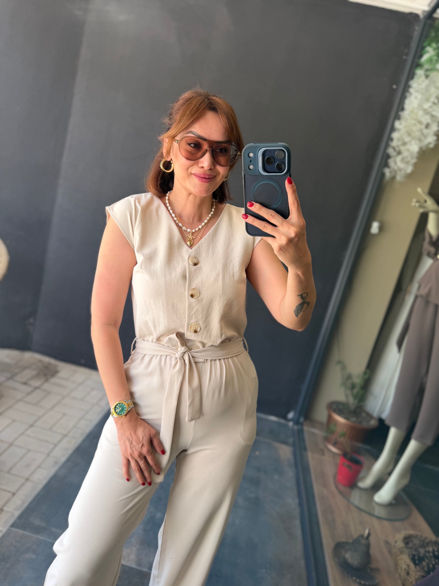 Premium Taş Tensel Düğme Detaylı Kuşaklı Bol Paça Kadın Tulum