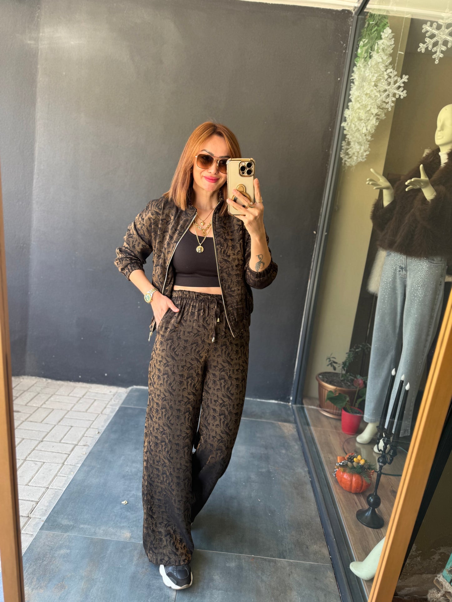 Sagomi Kahve Desenli Takım