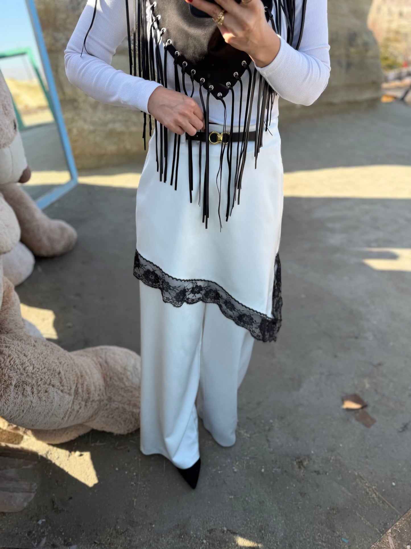 Avanos Beyaz Dantelli Etek Pantolon