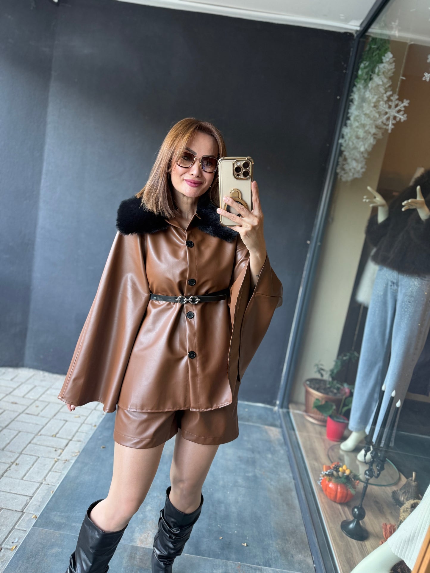 Bolonya Kahve Deri Panço & Şort Takım