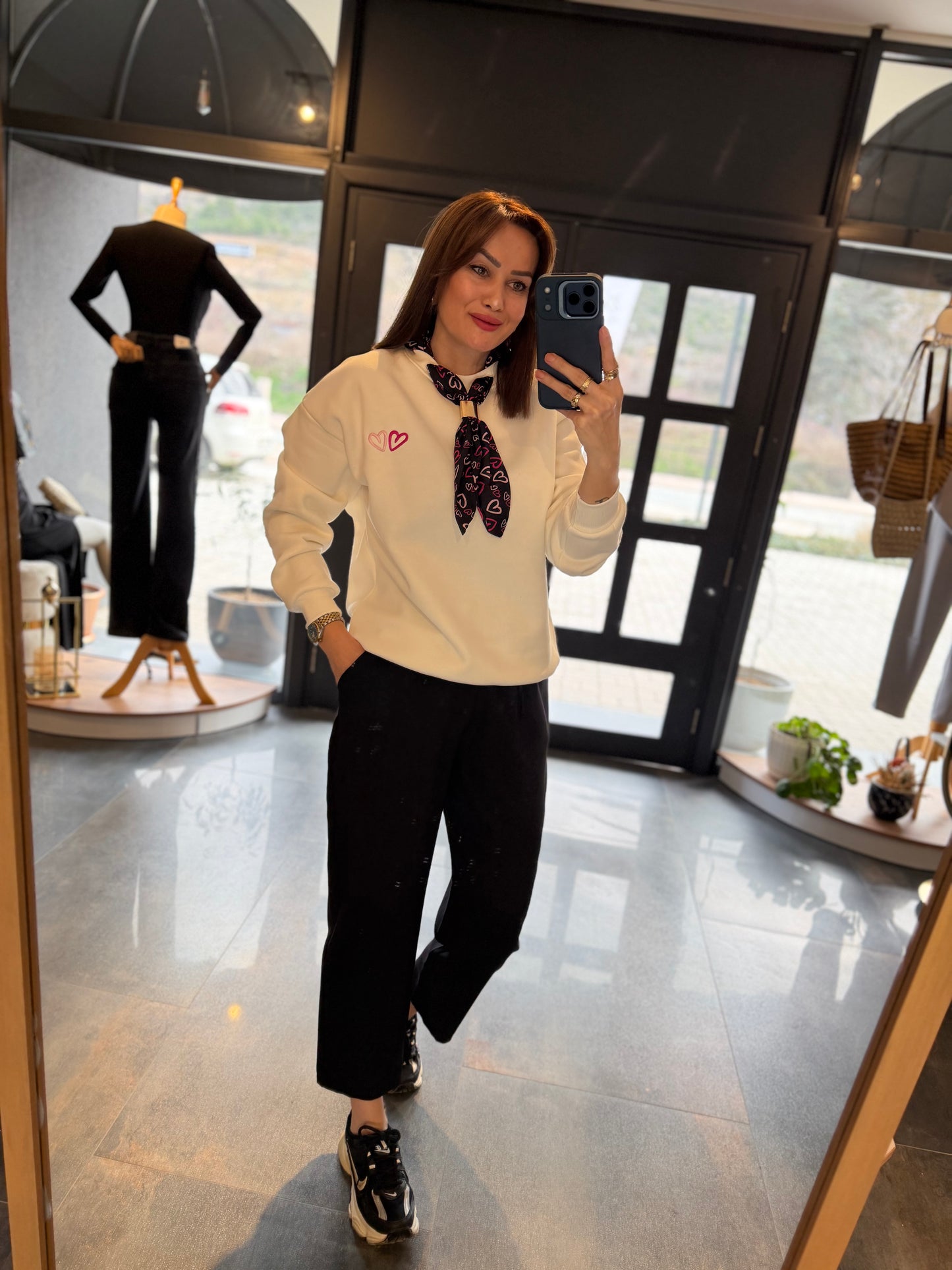 Sales Beyaz Sweat &Pantolon Takım