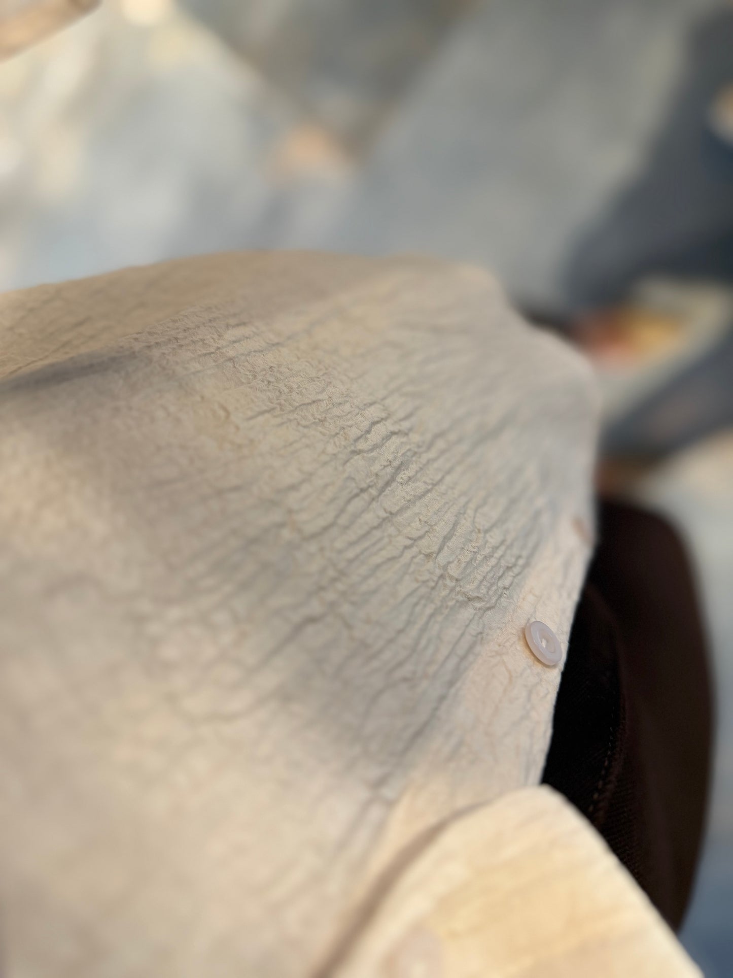 Reta Volanlı Bej Tiril Gömlek