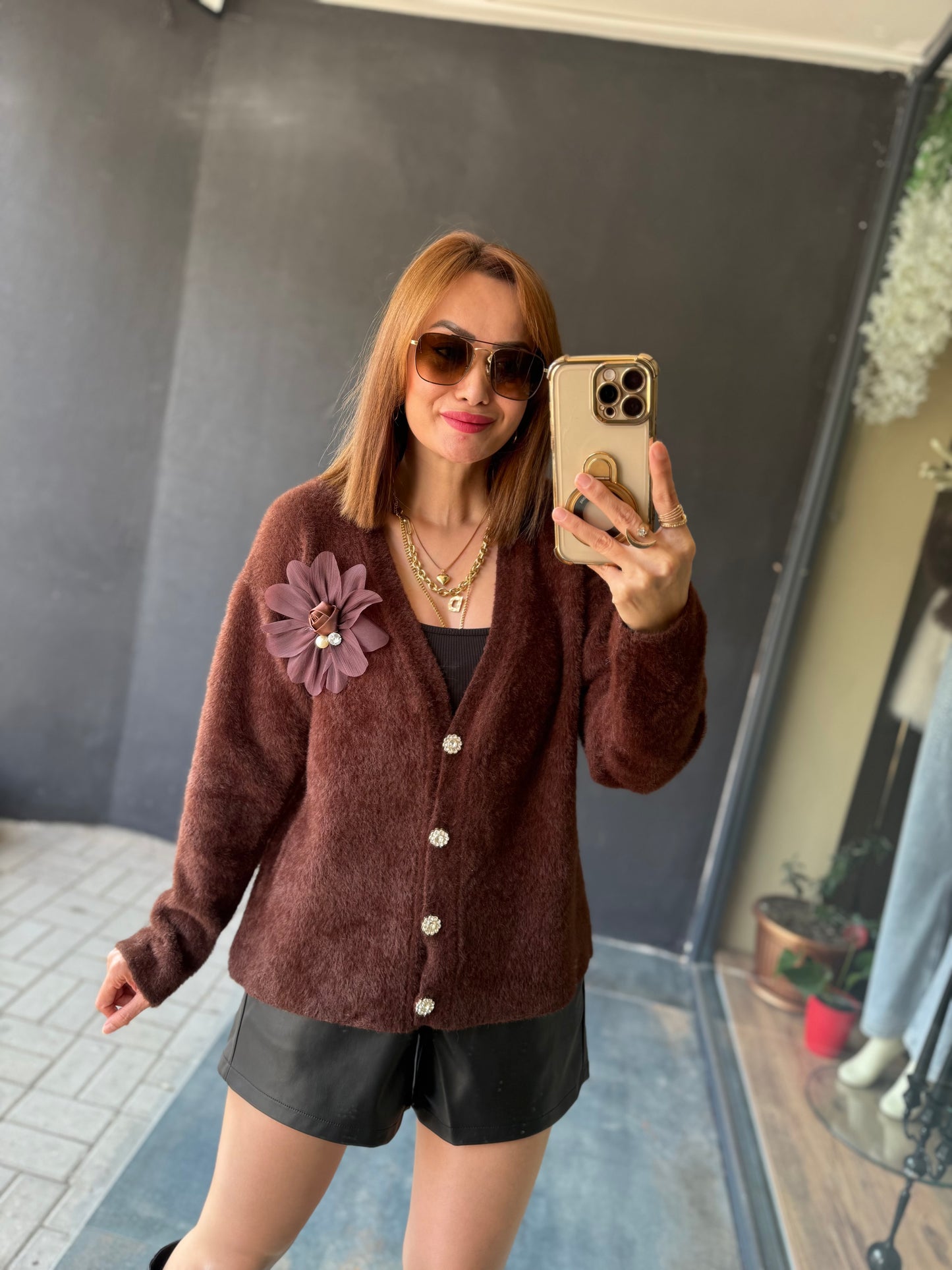 Angeli Broşlu Kahve Kaşmir Hırka