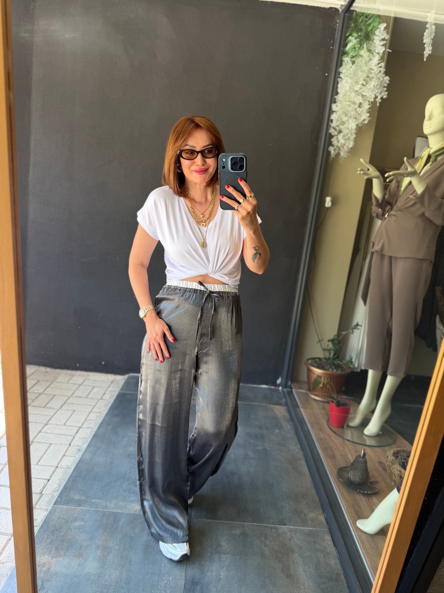 Gri Varaklı Pantolon & Tshirt Kombin