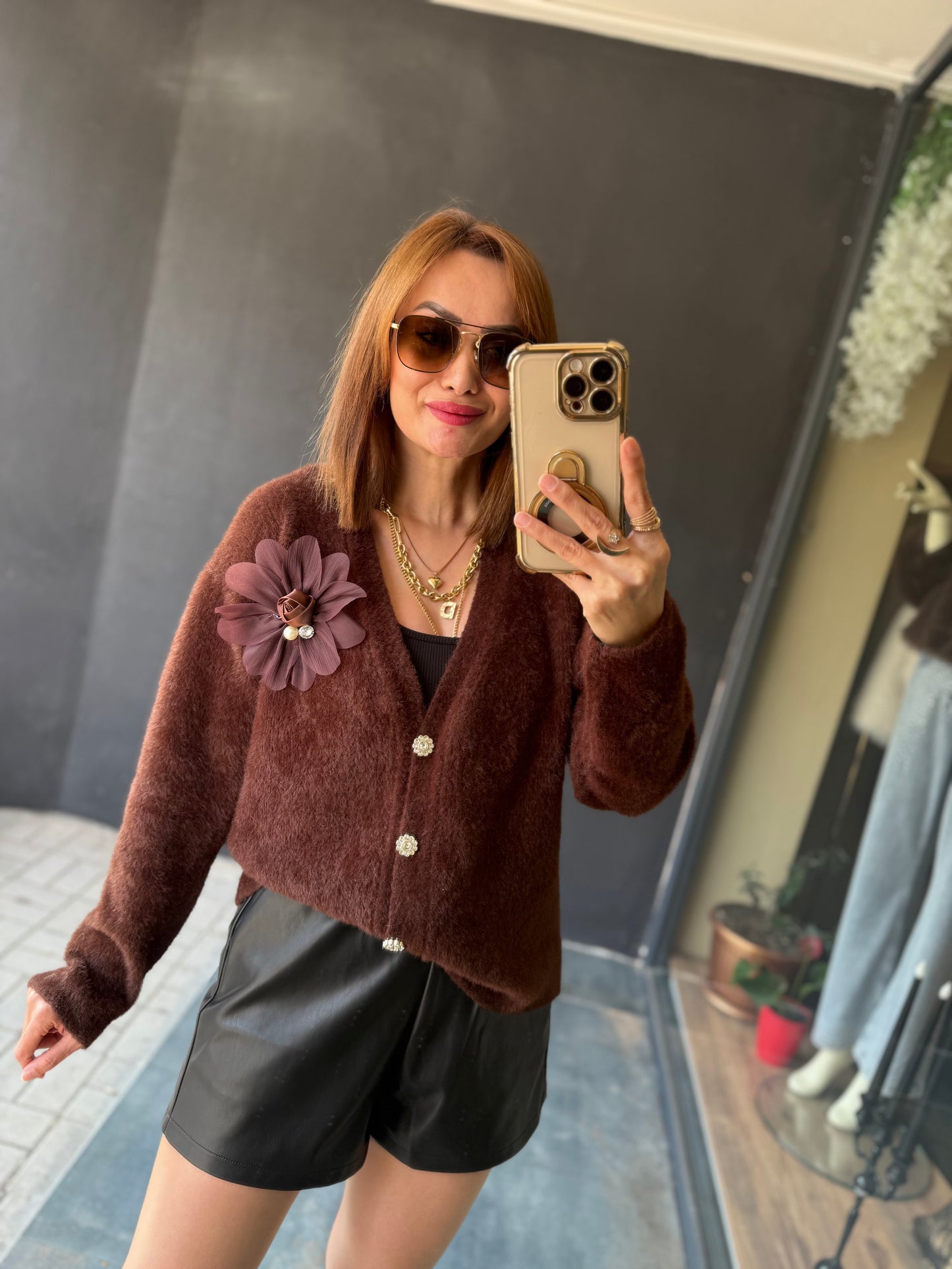 Angeli Broşlu Kahve Kaşmir Hırka