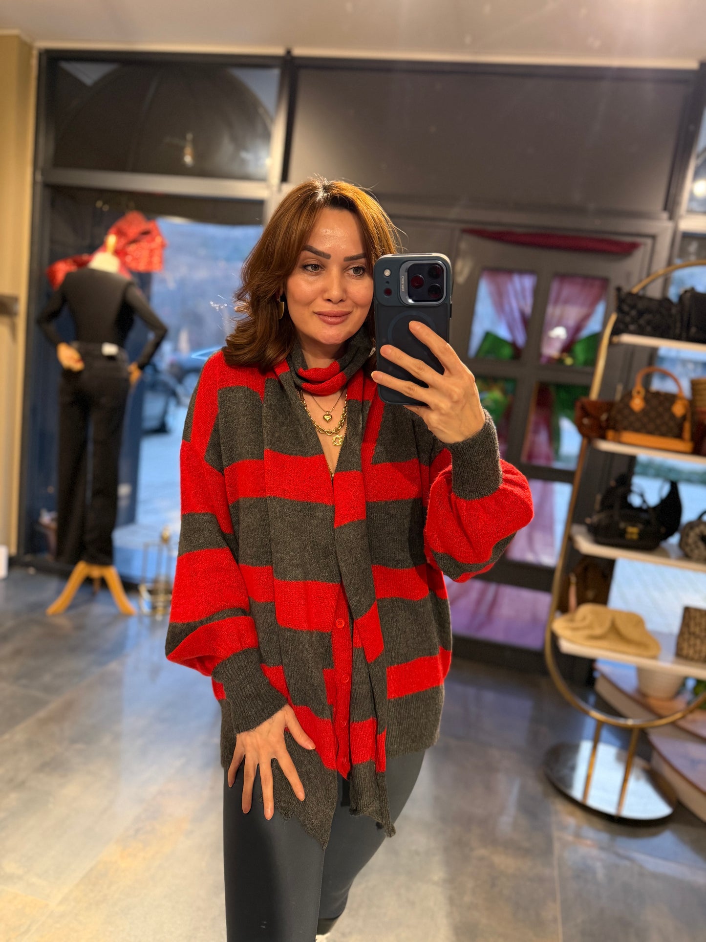 Deka Kırmızı Atkılı Hırka