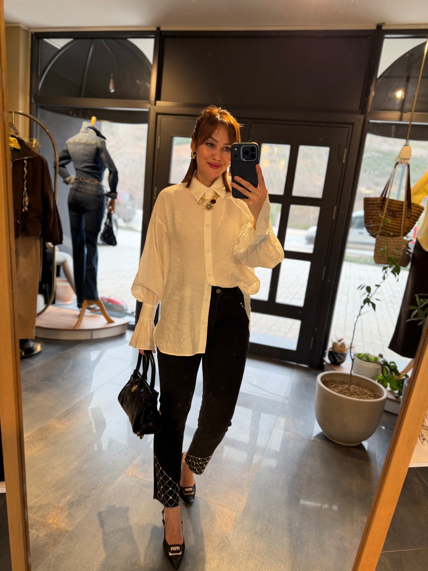 Reta Volanlı Beyaz Tiril Gömlek