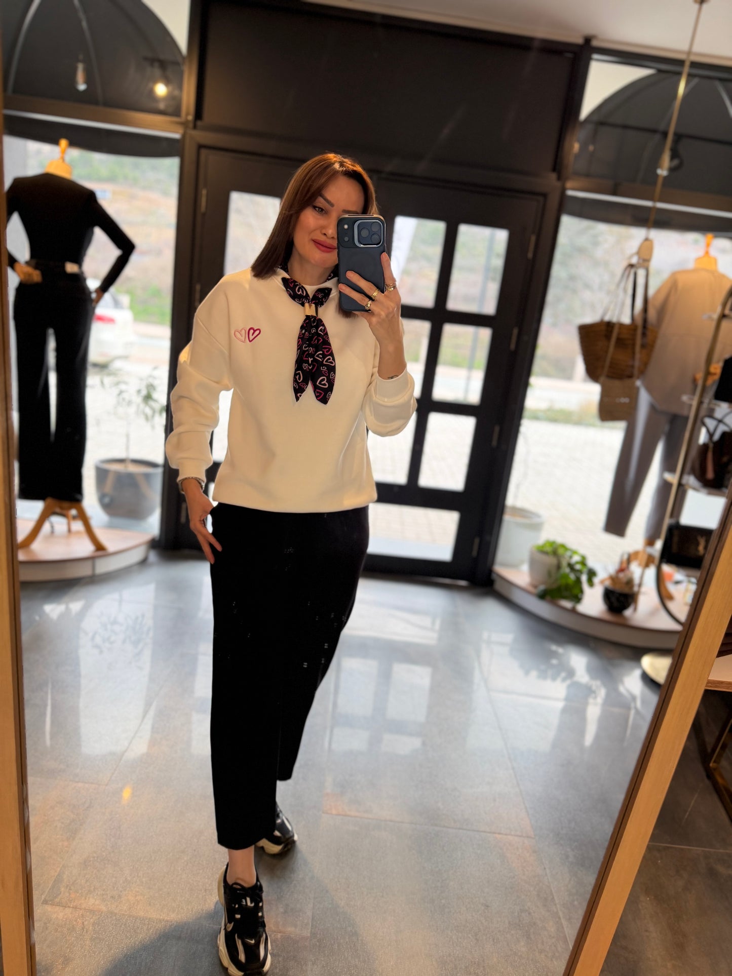 Sales Beyaz Sweat &Pantolon Takım