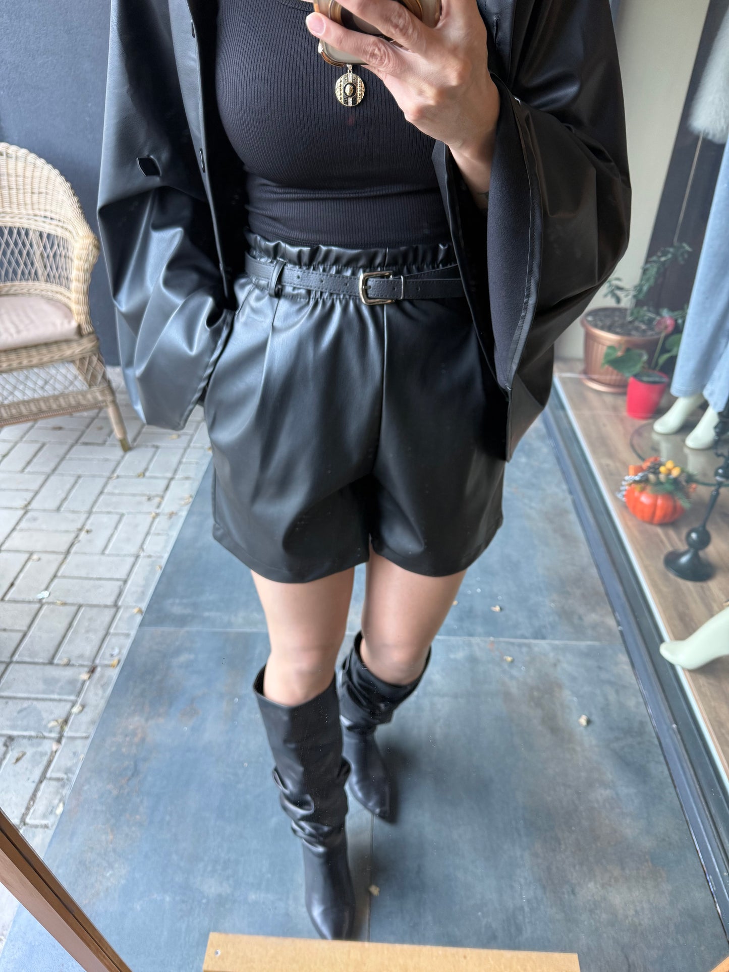 Bolonya Siyah Deri Panço & Şort Takım