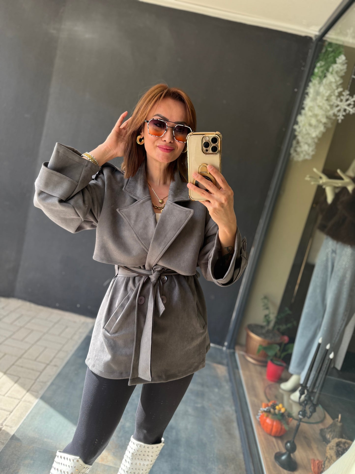 Table Gri Trenchcoat