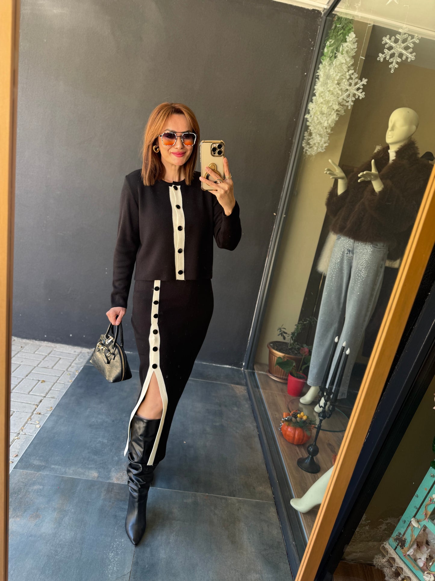 Tria Siyah Düğmeli Etek & Hırka Takım