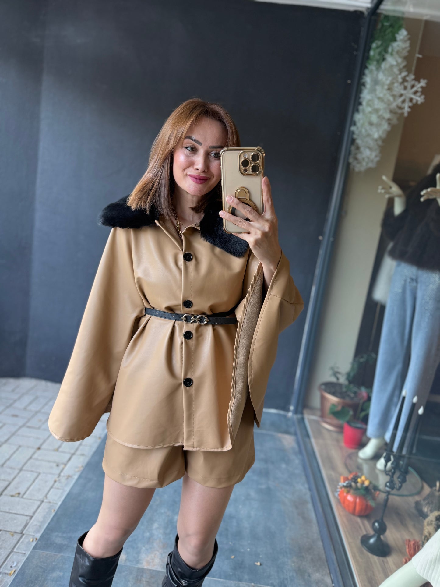 Bolonya Bej Deri Panço &Şort Takım