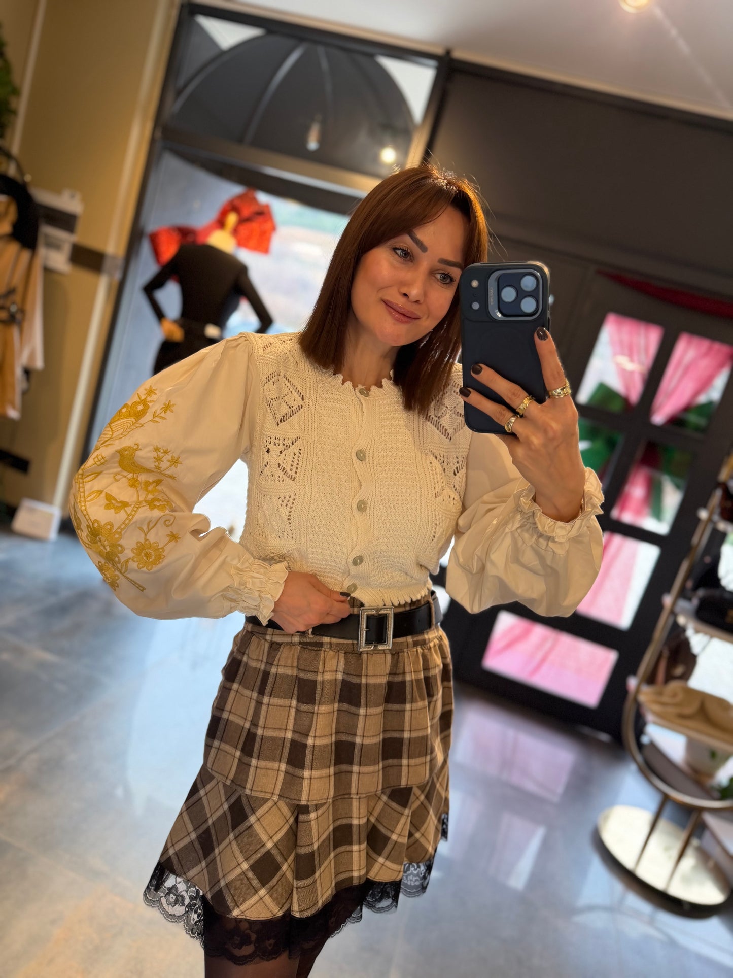 More Nakış İşleme Bej Bluz