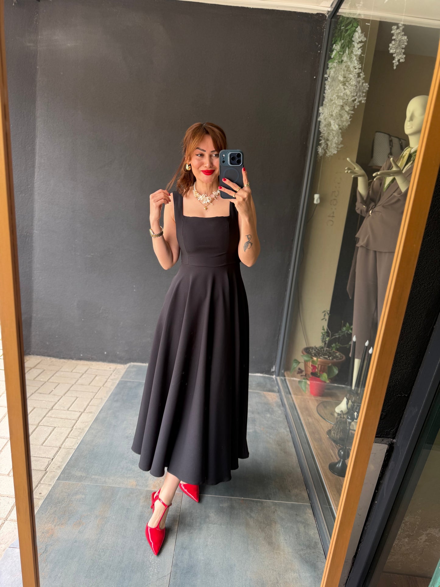 Mathilda Siyah Midi Elbise