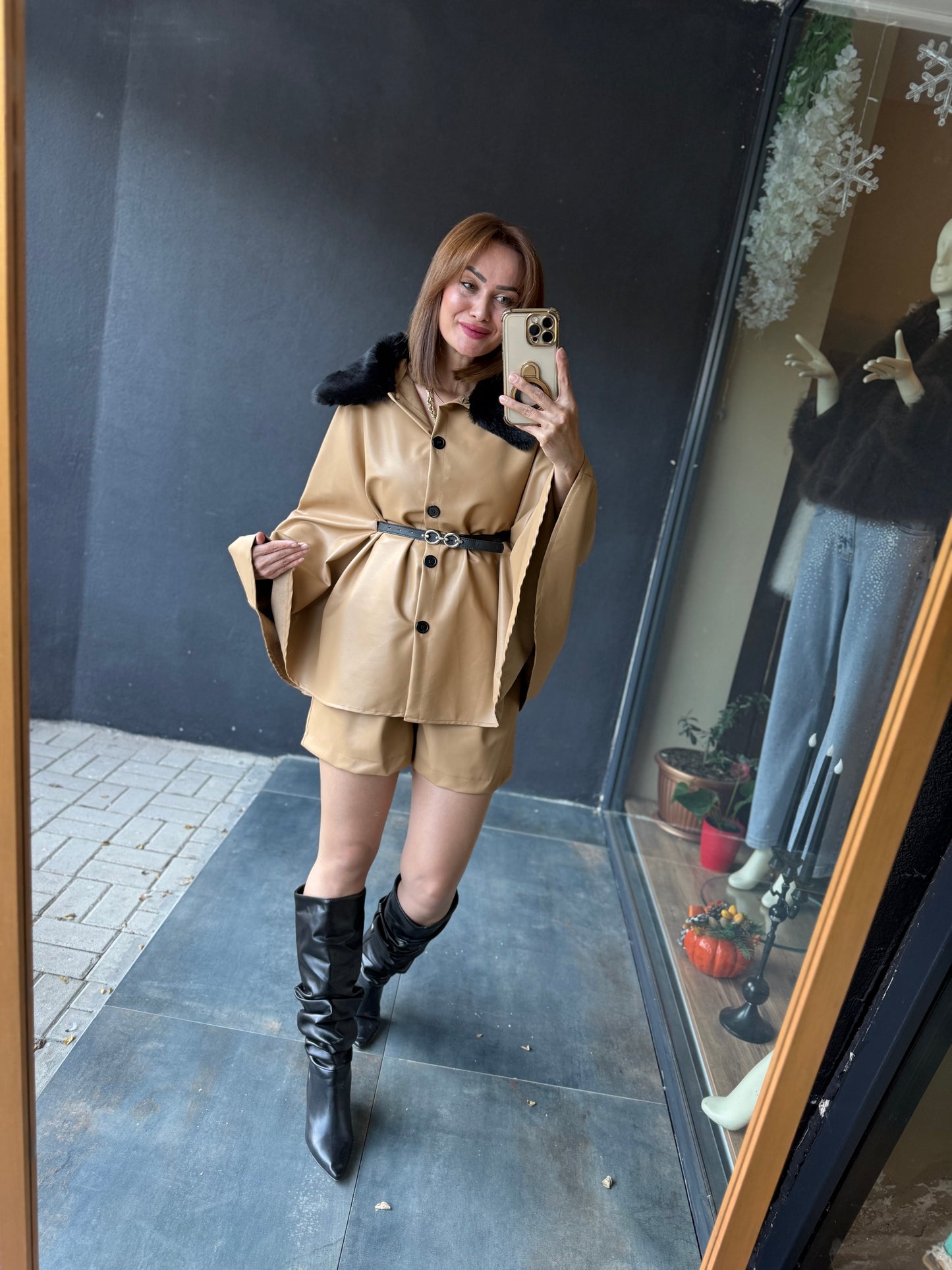 Bolonya Bej Deri Panço &Şort Takım