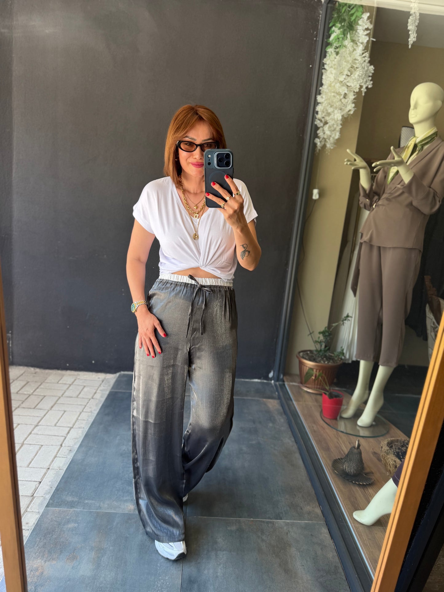 Gri Varaklı Pantolon & Tshirt Kombin