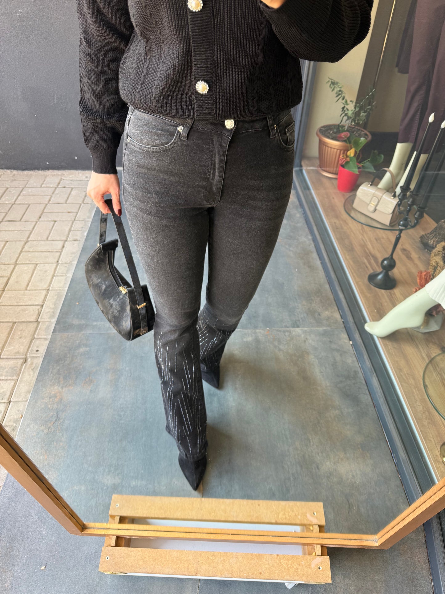 Xlove Siyah Paçası Taş Detaylı Jean