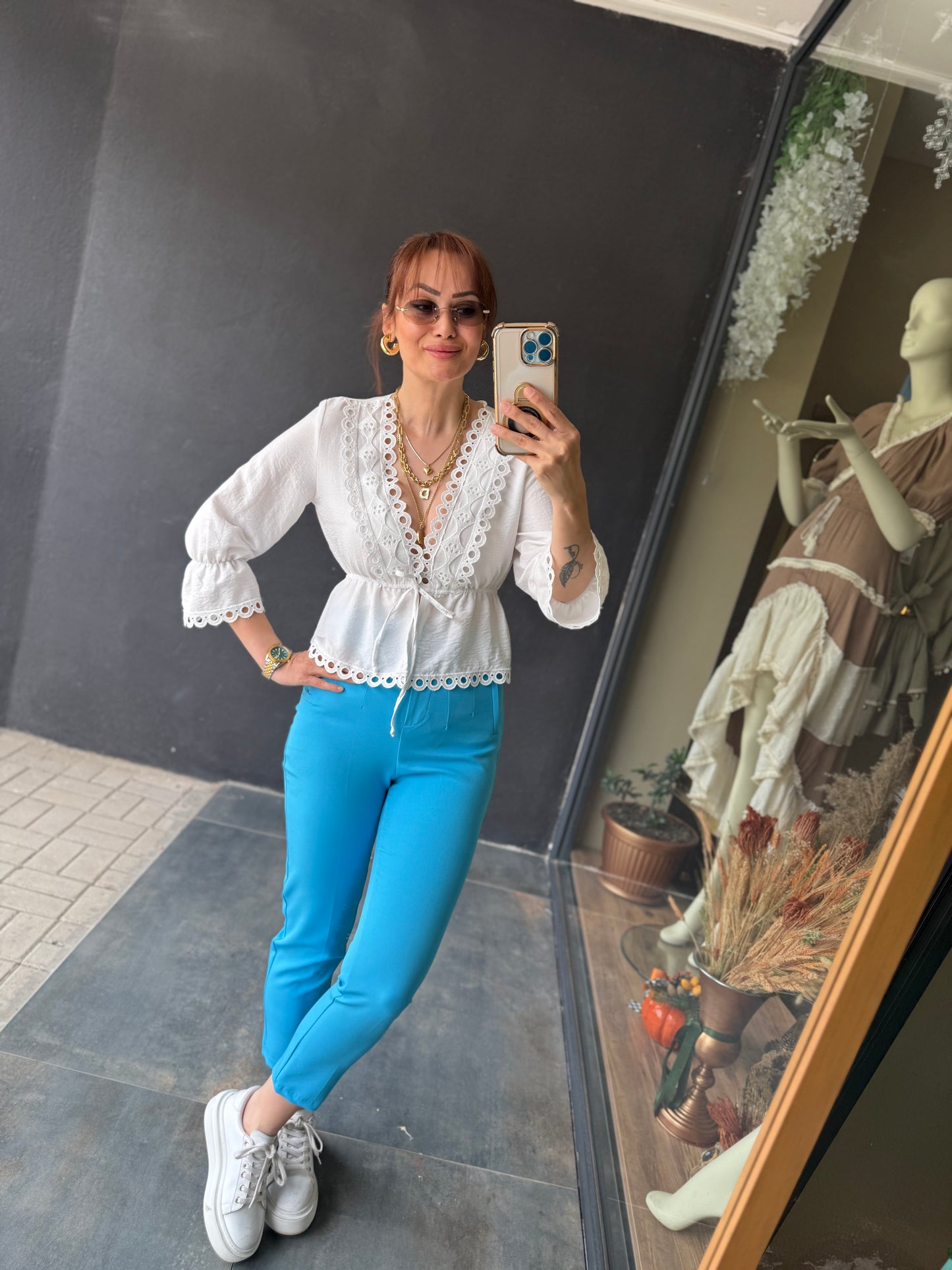 Roza Beyaz Kol Büzgülü Bluz