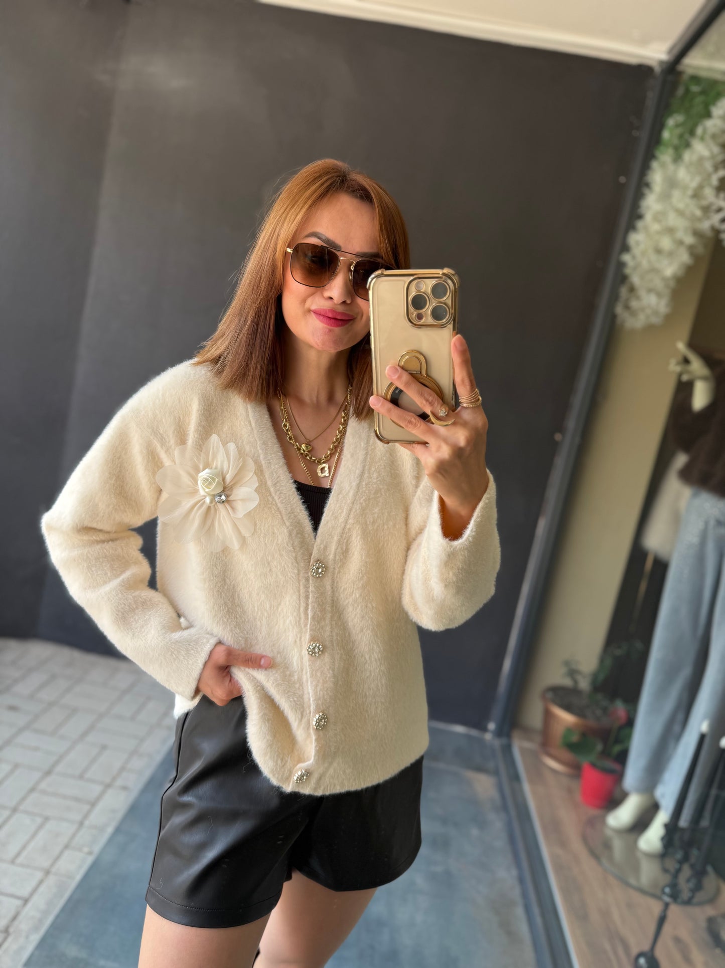 Angeli Broşlu Bej Kaşmir Hırka