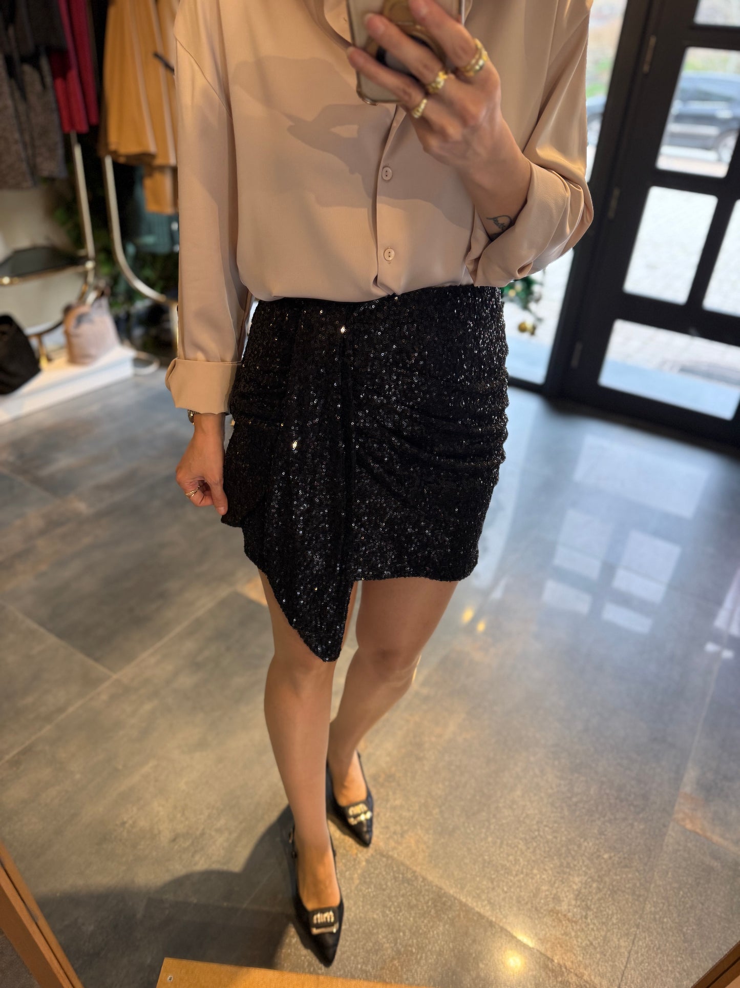 Nira Siyah Pullu Etek