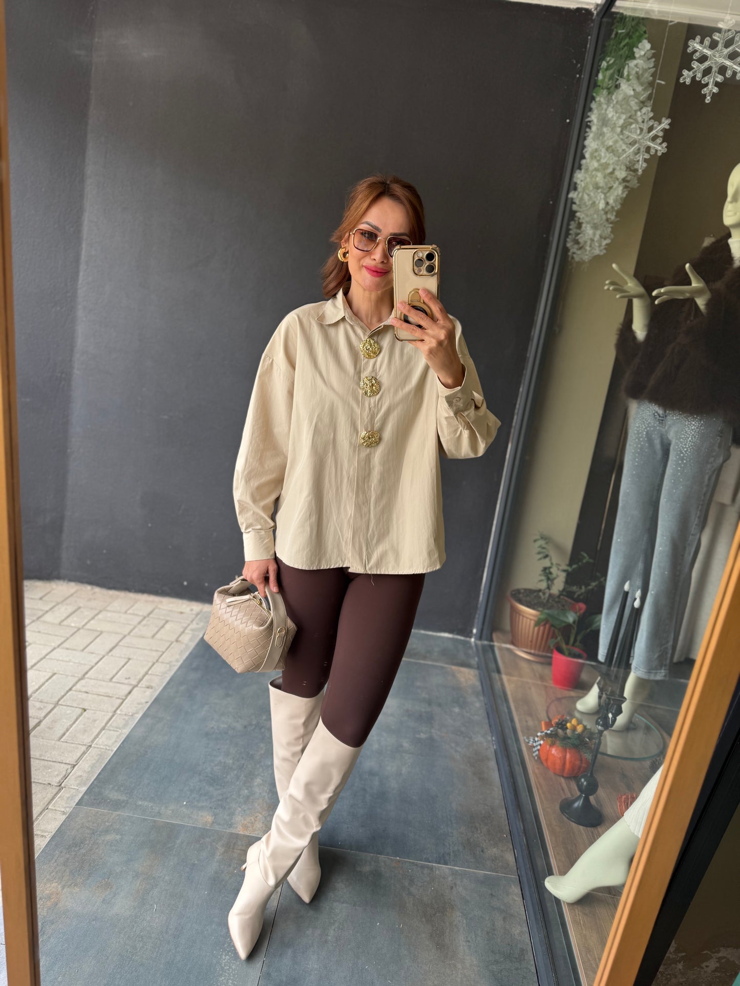 Dafina Gold Broşlu Bej Gömlek