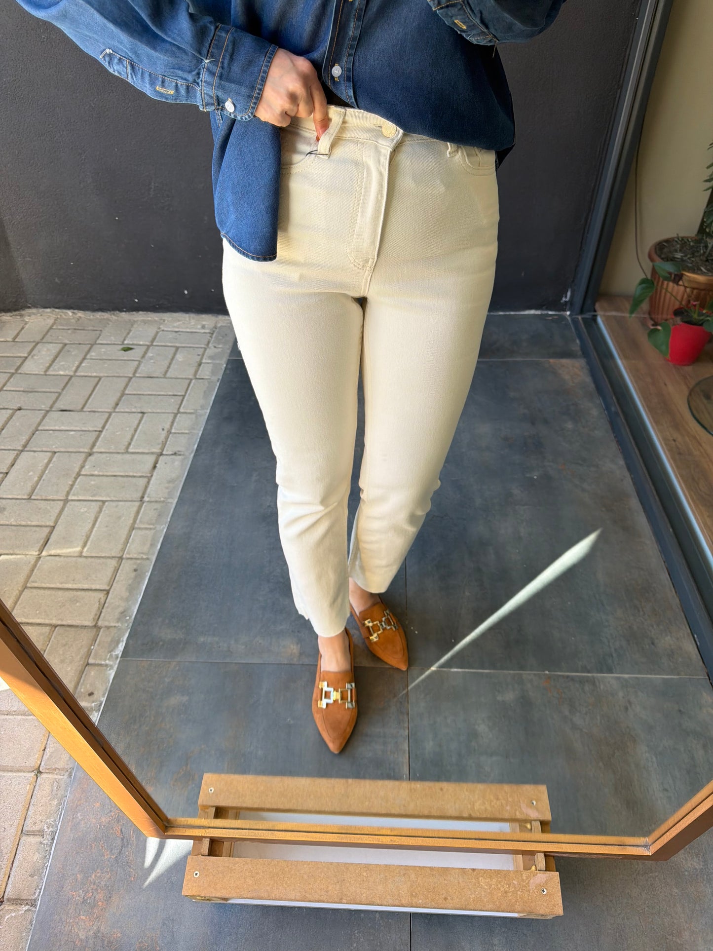 Xlove Bej Kesik Paça Toparlayıcı Jean