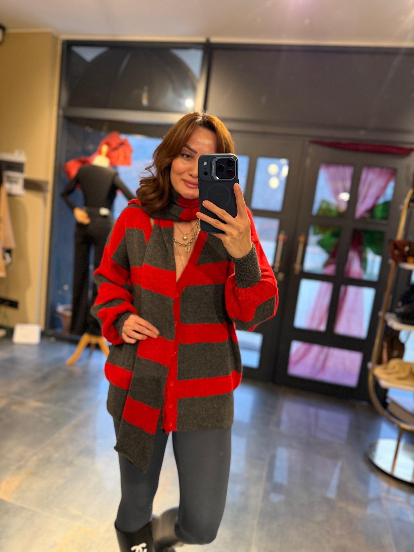 Deka Kırmızı Atkılı Hırka