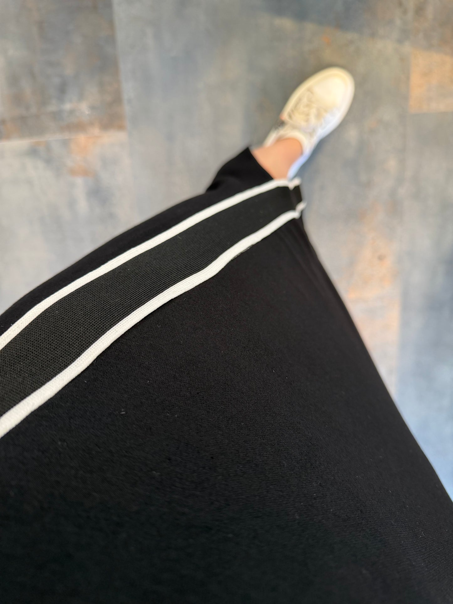 Noche Siyah Beyaz Şeritli Modal Takım