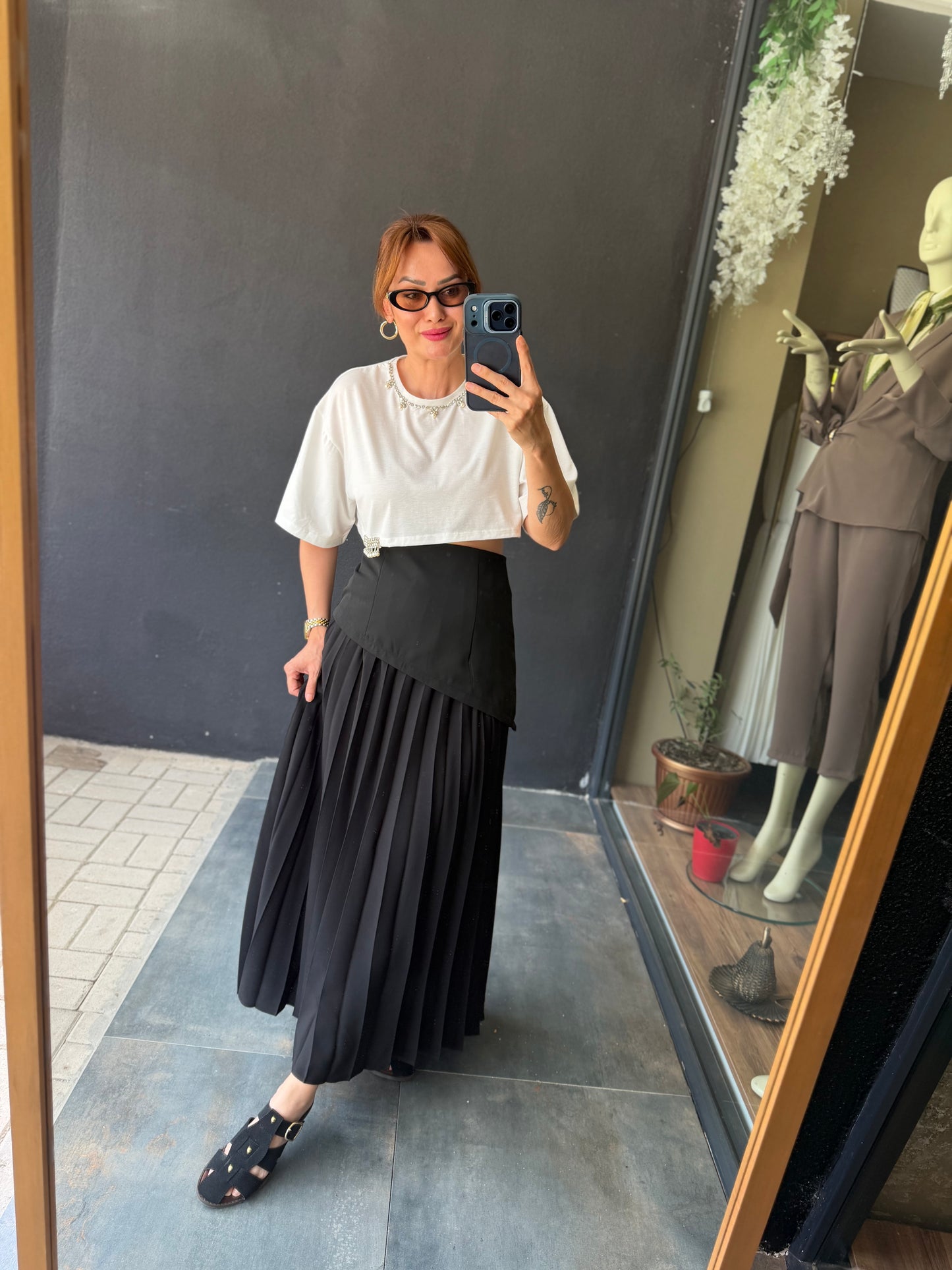 Siyah Pilise Etek & Tshirt Kombin