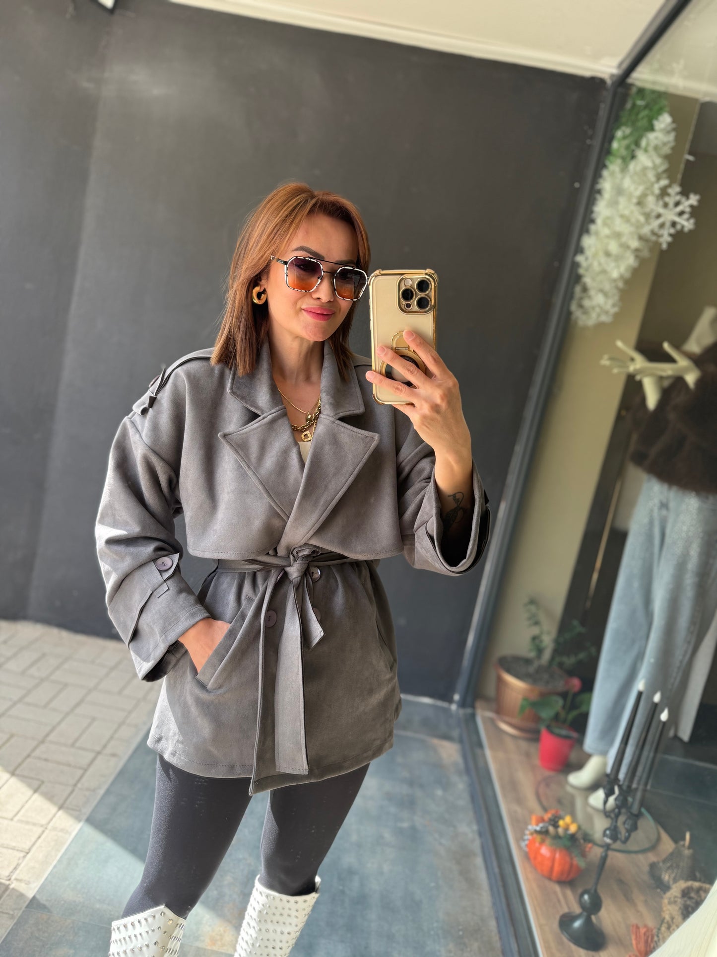 Table Gri Trenchcoat