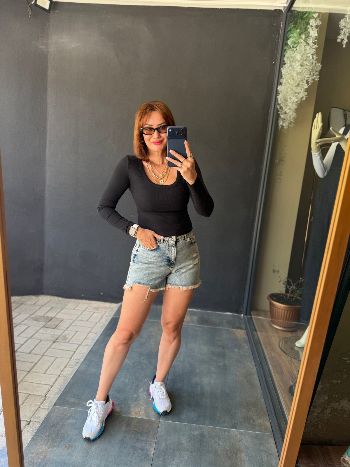 Norevia Siyah U Yaka Body