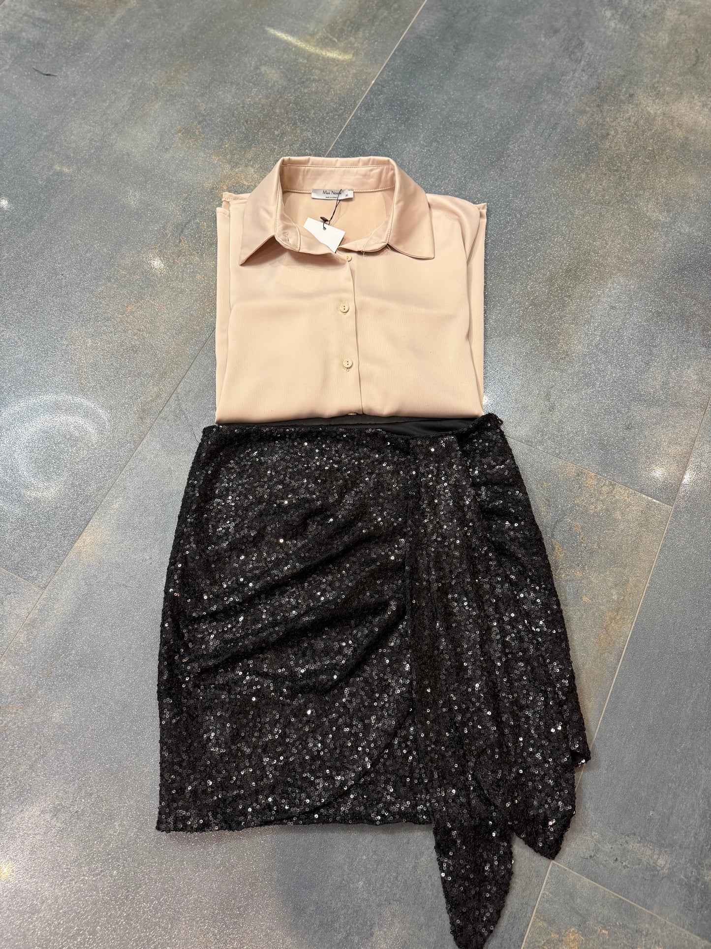 Nira Siyah Pullu Etek