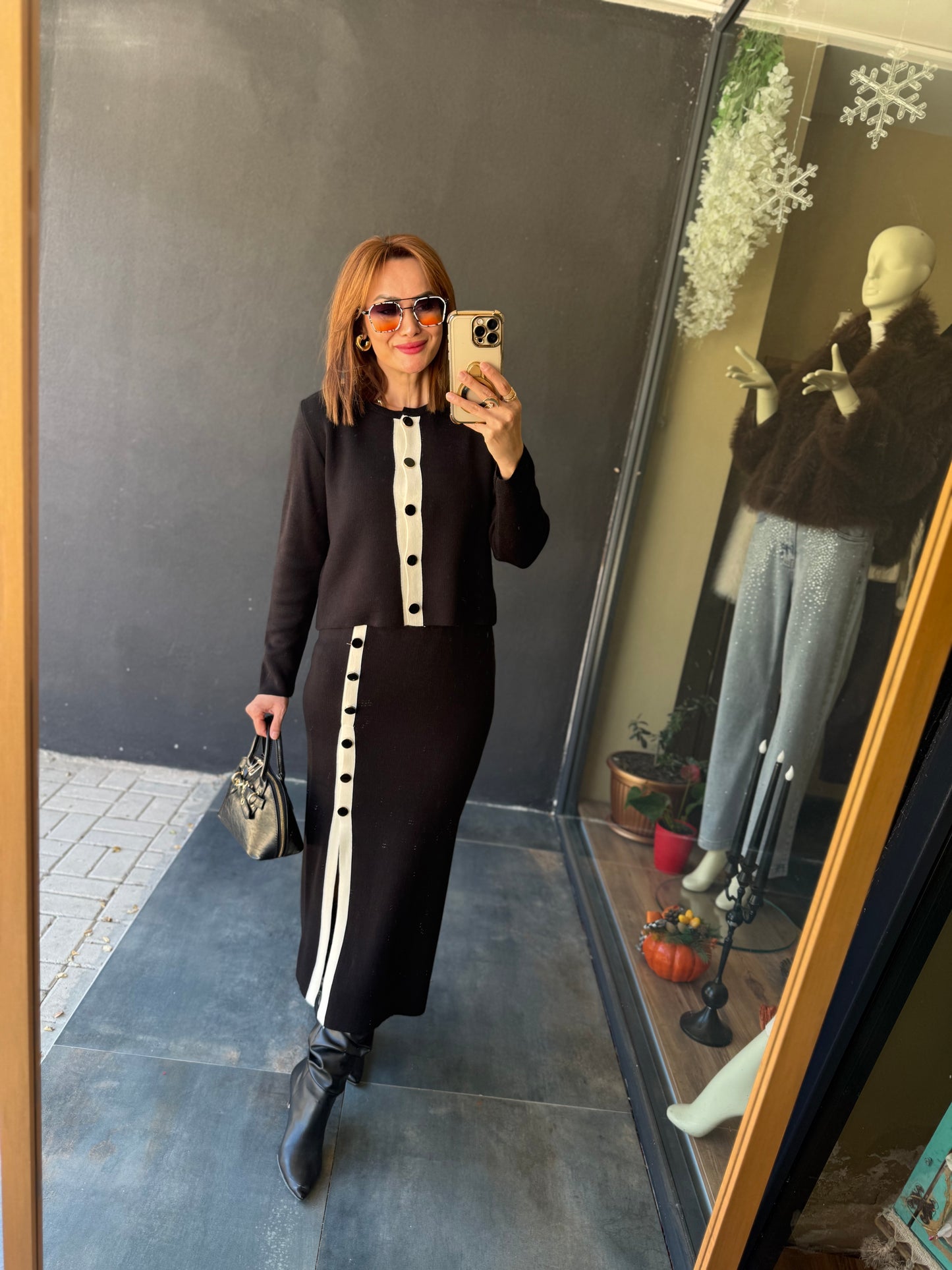 Tria Siyah Düğmeli Etek & Hırka Takım