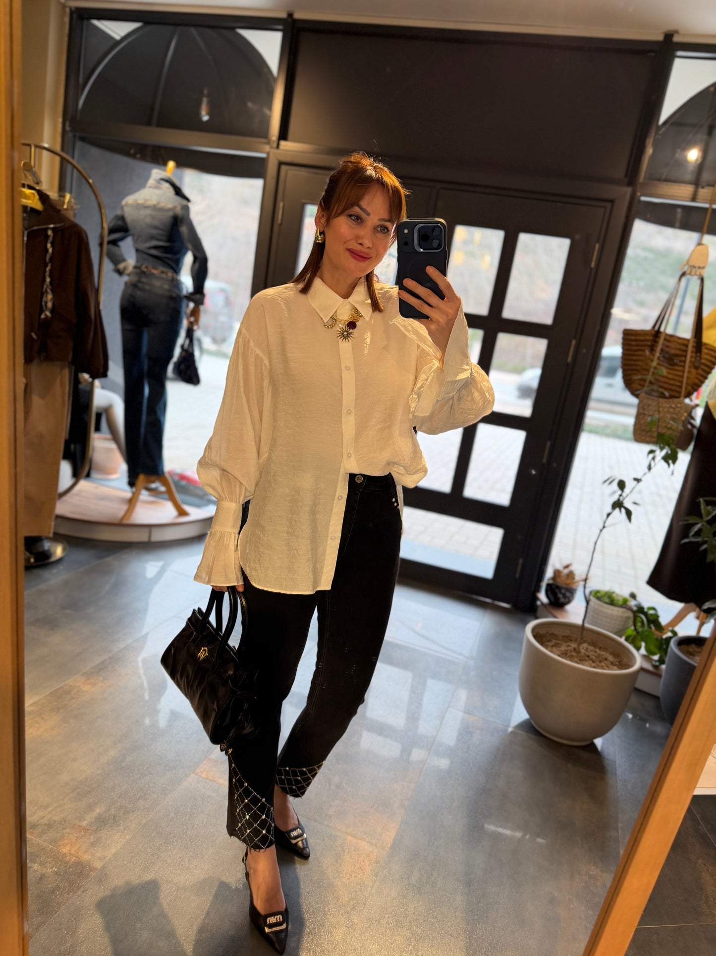 Reta Volanlı Beyaz Tiril Gömlek