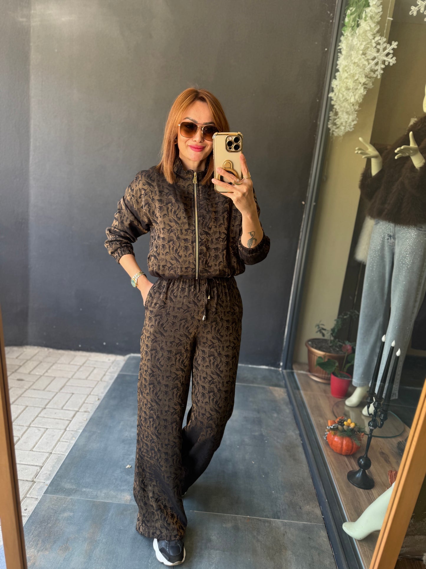 Sagomi Kahve Desenli Takım