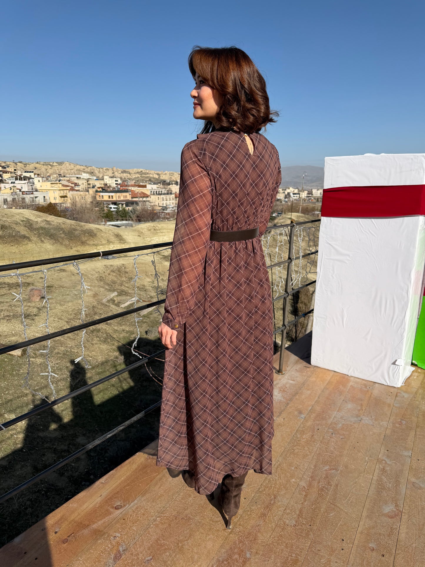 Capo Kahve Kemerli Şifon Elbise