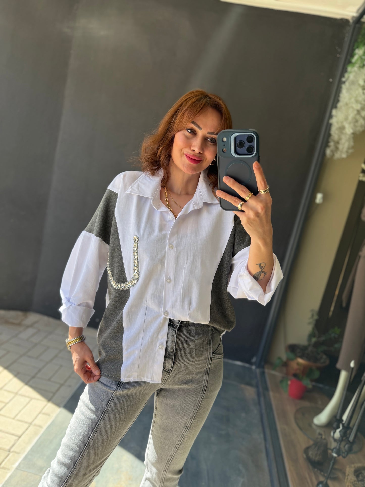 Lungo Beyaz Cep Taş Detaylı Tasarım Gömlek