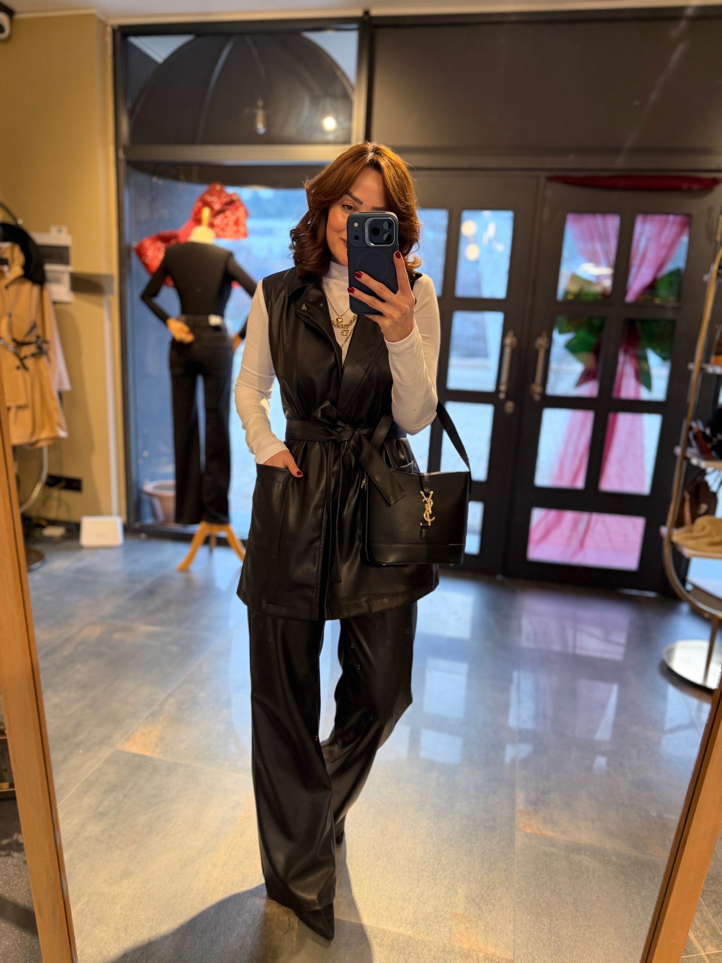 Majesty Siyah Deri Takım