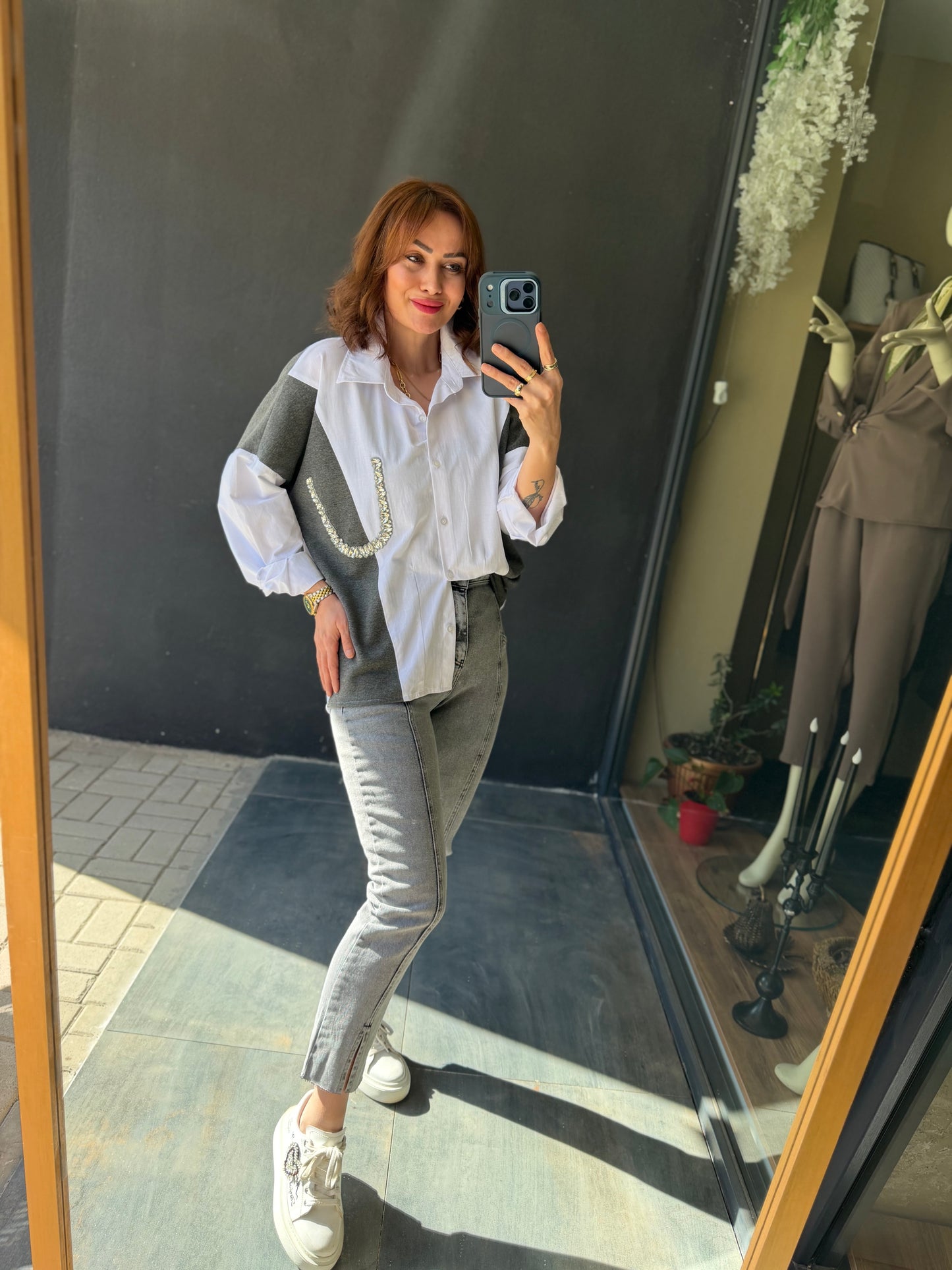 Lungo Beyaz Cep Taş Detaylı Tasarım Gömlek