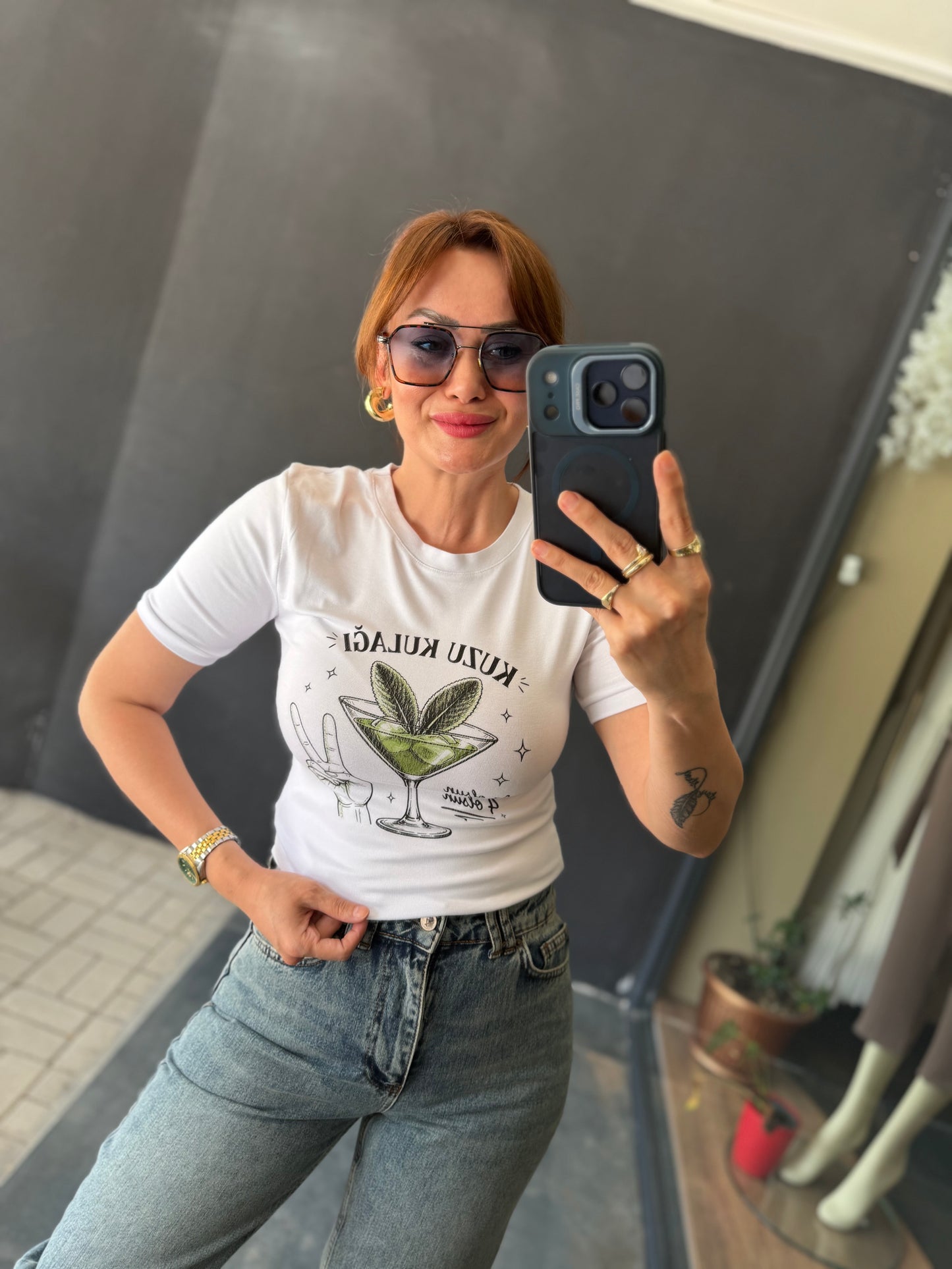 Kuzu Kulağı Baskılı Kadın Tişört
