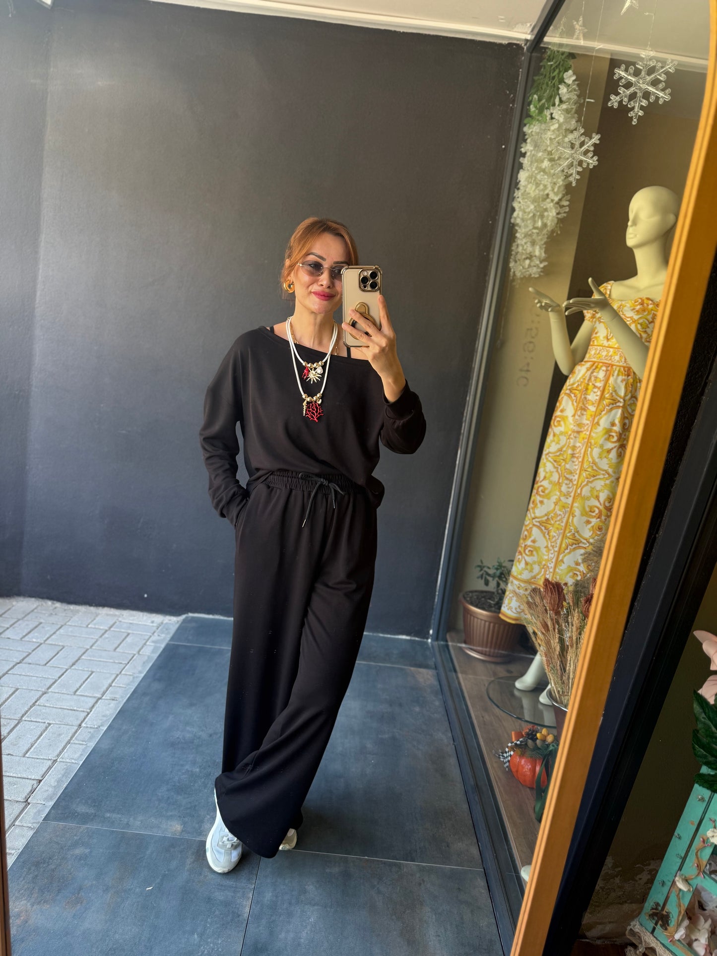 Latest Siyah Modal Takım