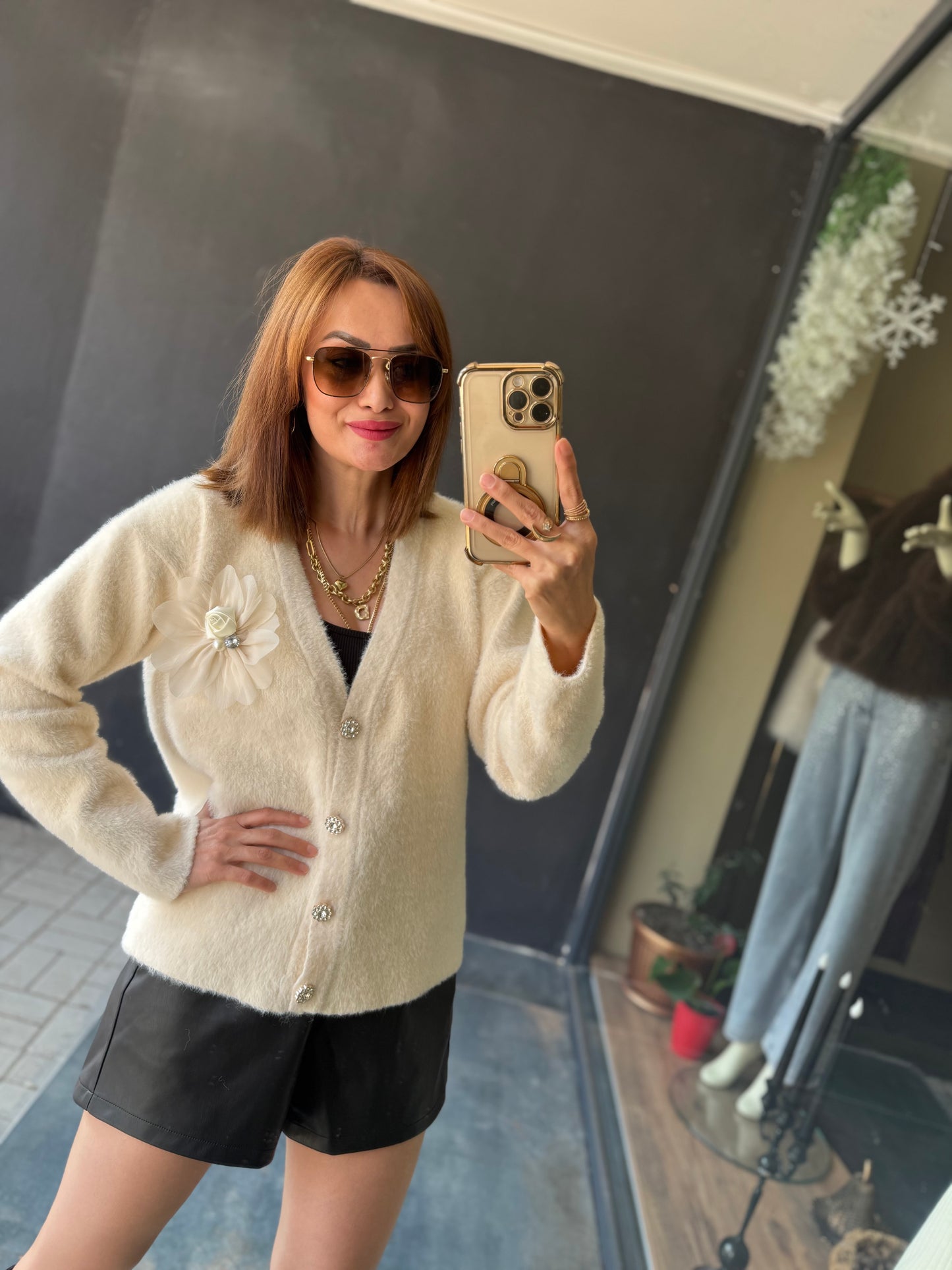 Angeli Broşlu Bej Kaşmir Hırka