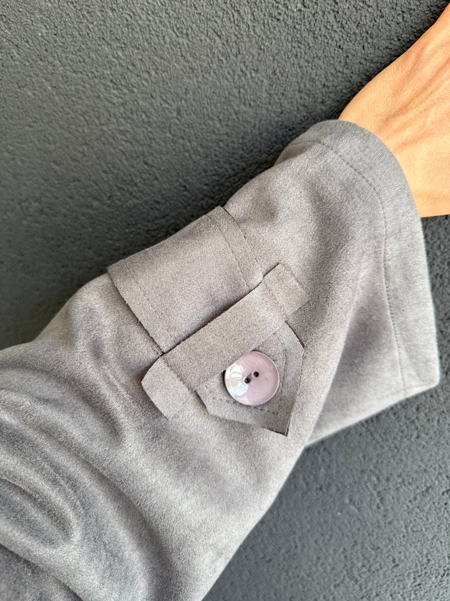 Table Gri Trenchcoat