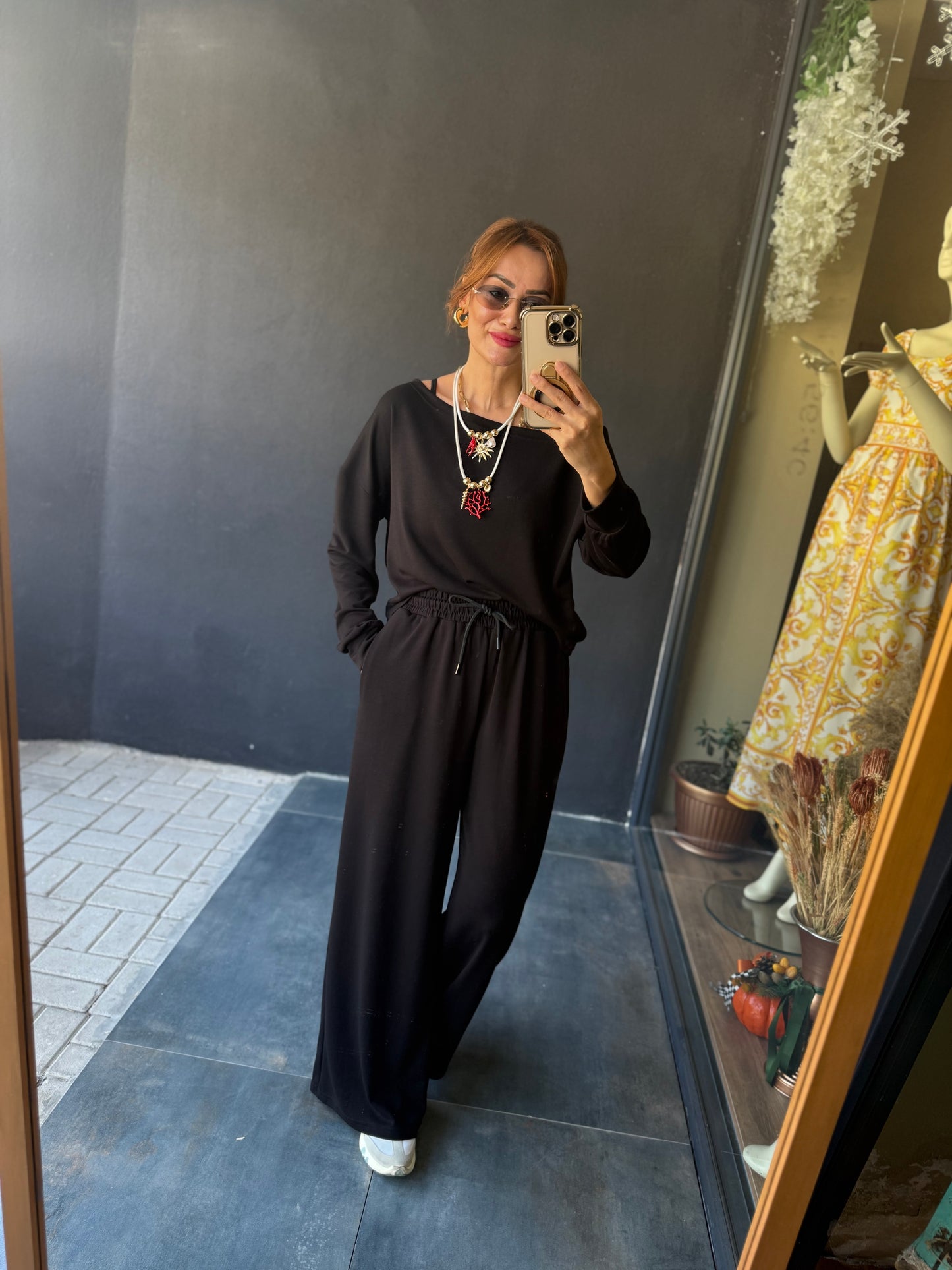 Latest Siyah Modal Takım