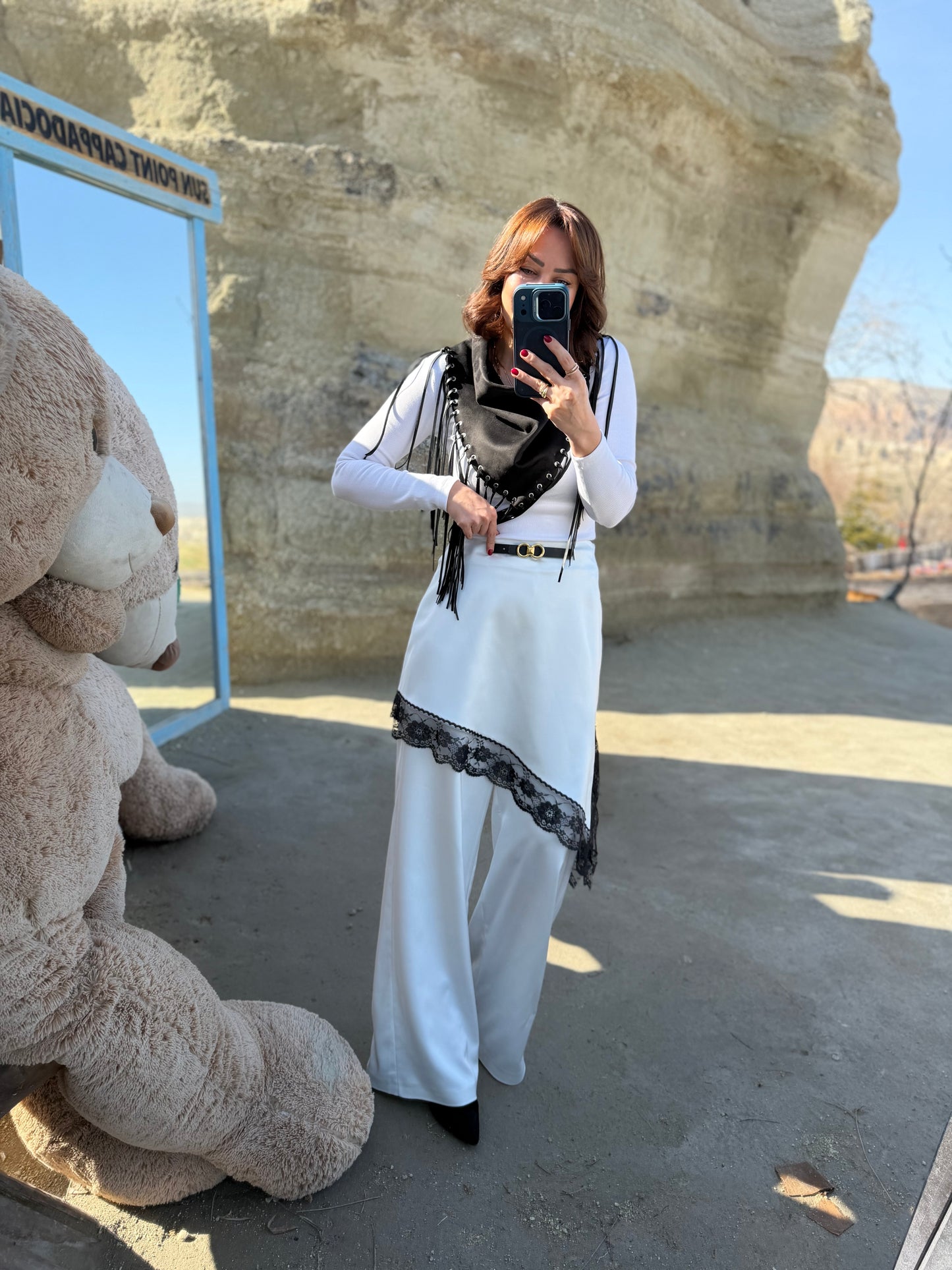 Avanos Beyaz Dantelli Etek Pantolon