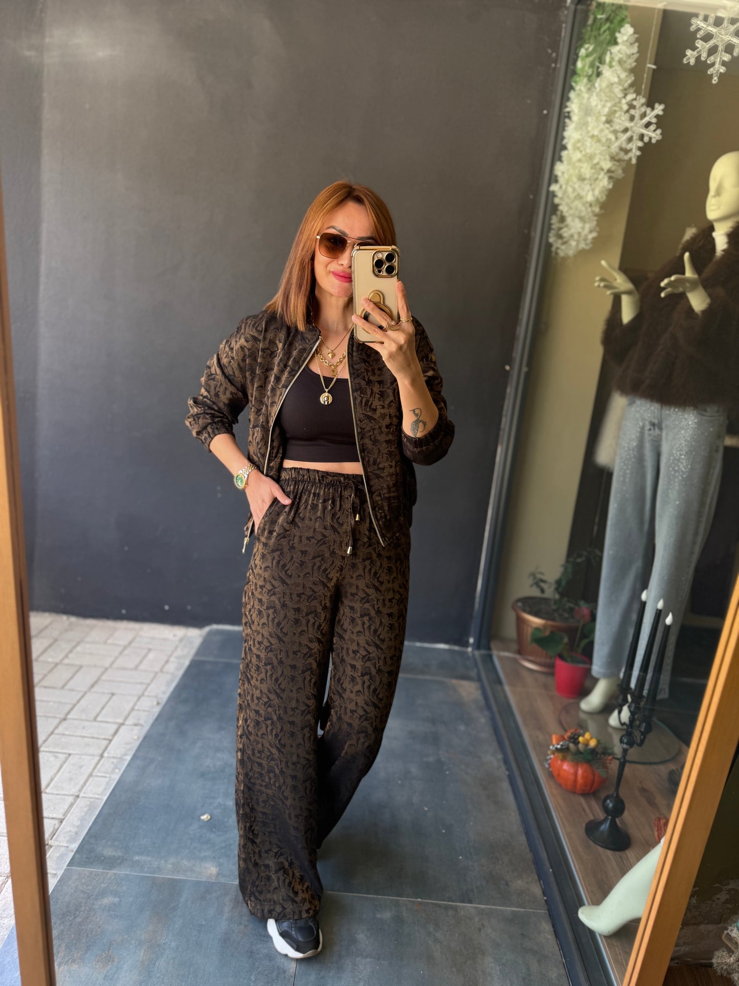 Sagomi Kahve Desenli Takım